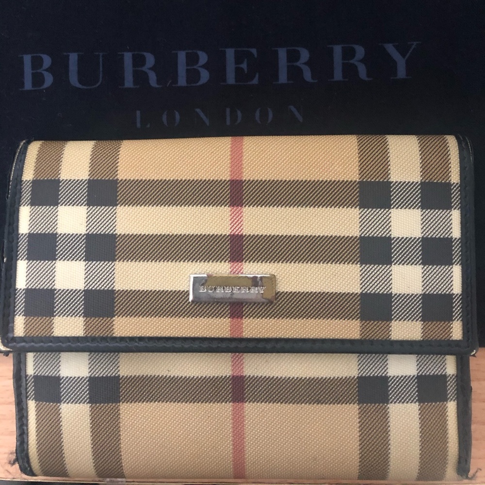 BURBERRY Authentic Nova Check Wallet